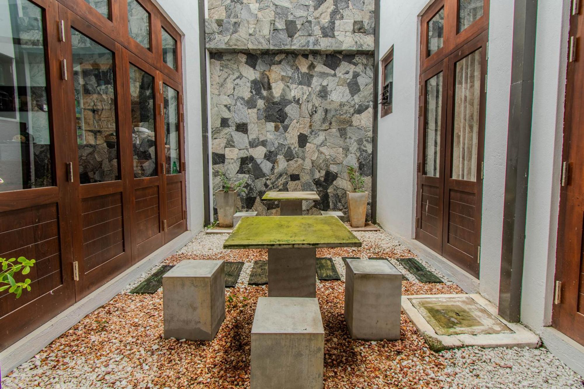 Hotel Bella Vista Anuradhapura Exteriör bild